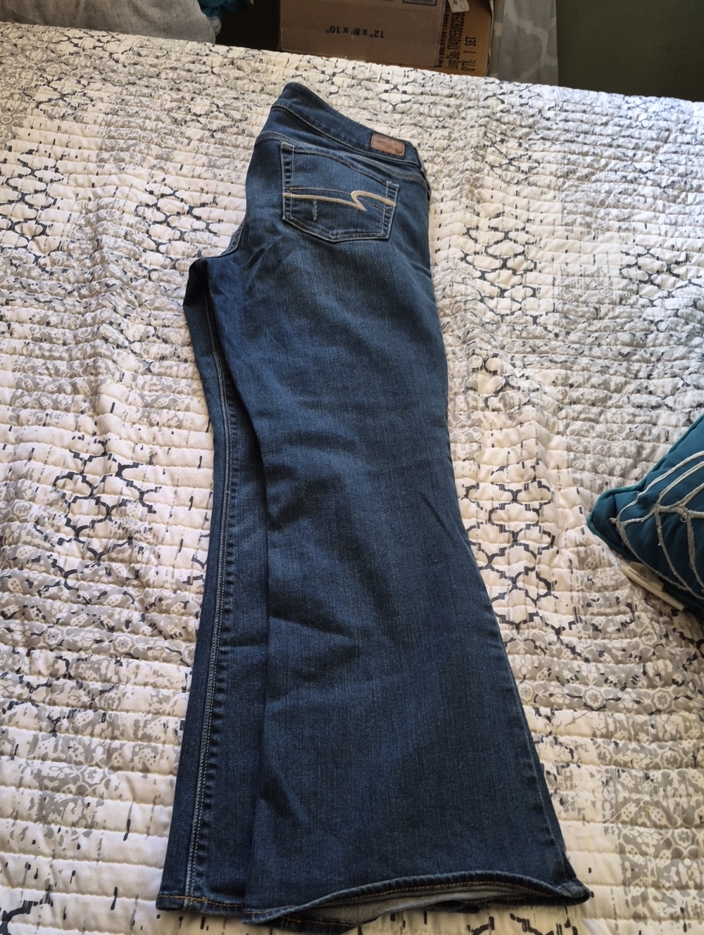 American Eagle Bootcut Jeans Size 12 Woman's Short